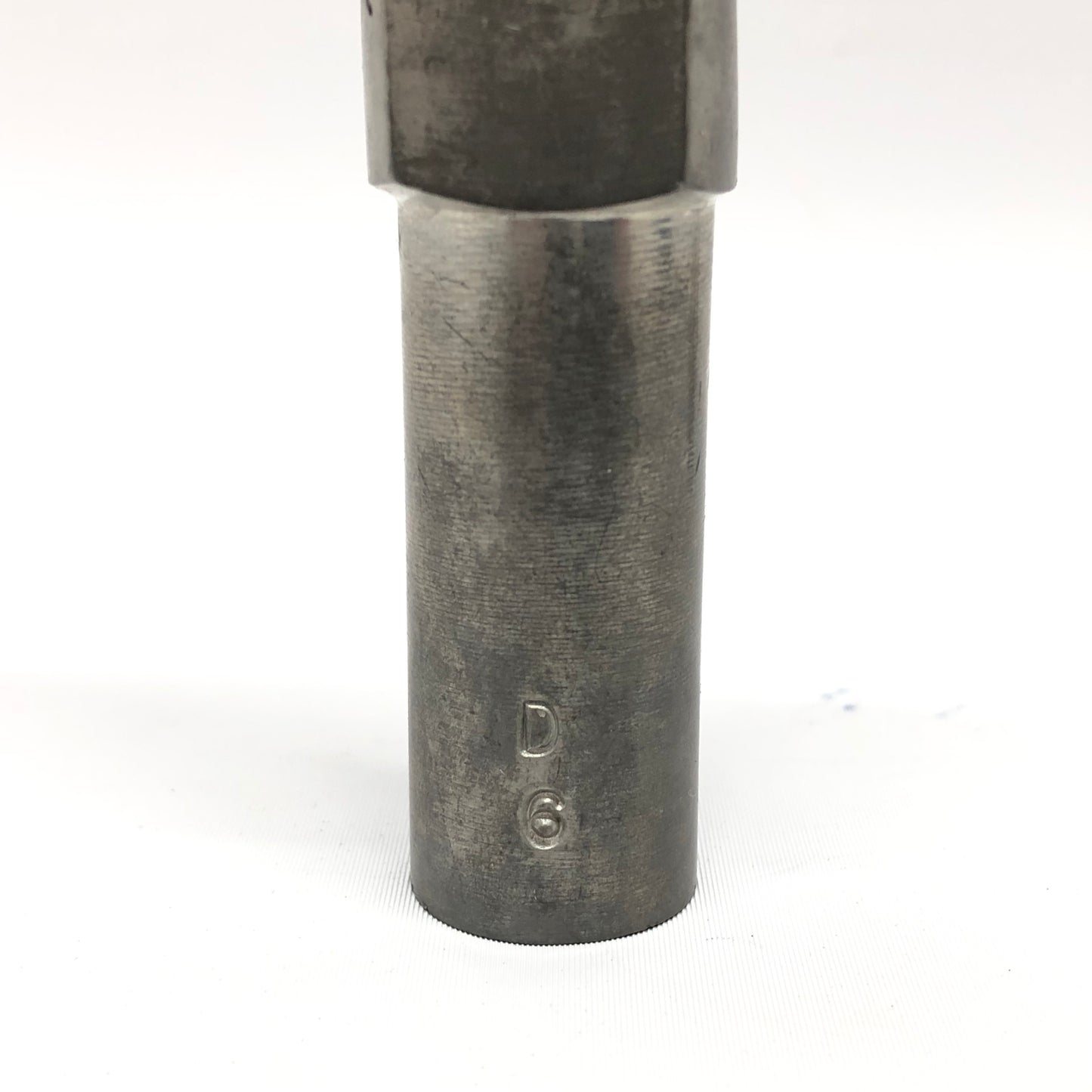 590