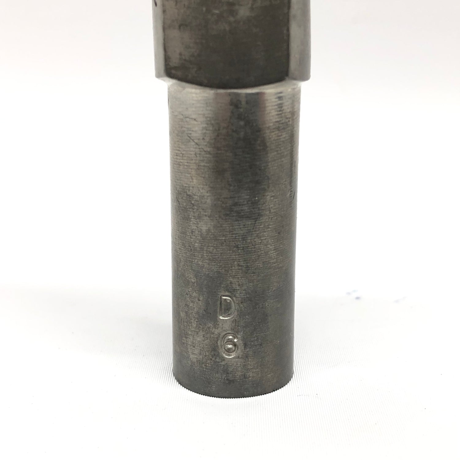 590